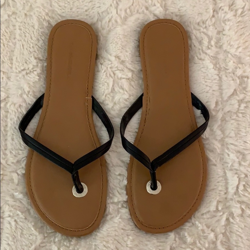 Like new- BR flip flops